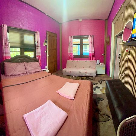 ホテル Lee Red House Ban Lak Uan エクステリア 写真