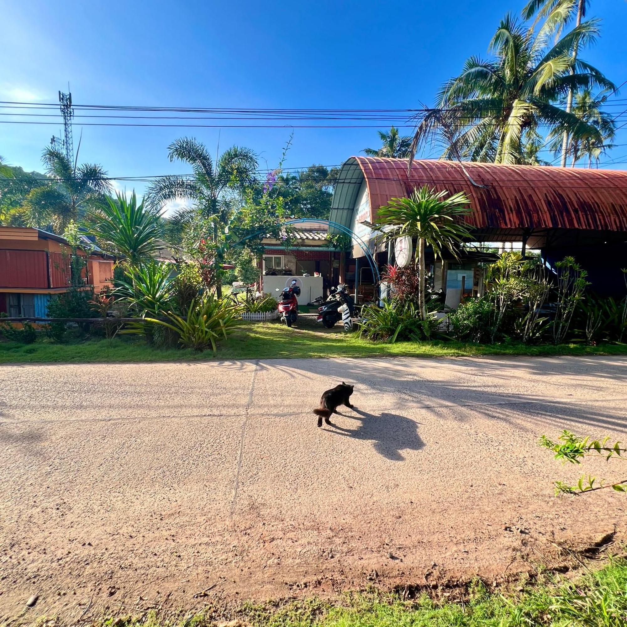 ホテル Lee Red House Ban Lak Uan エクステリア 写真