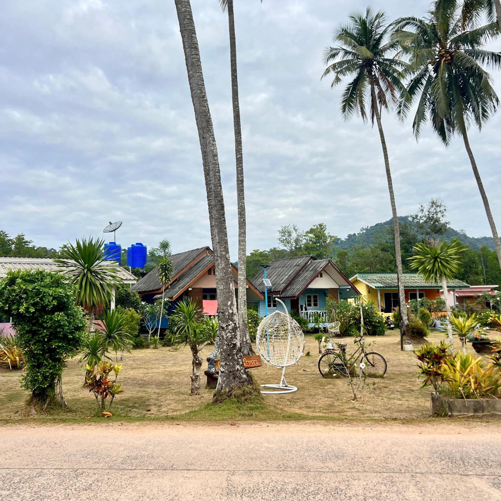 ホテル Lee Red House Ban Lak Uan エクステリア 写真